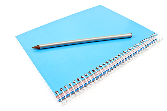 Blauer DIN A4 Schreibblock mit Bleistift